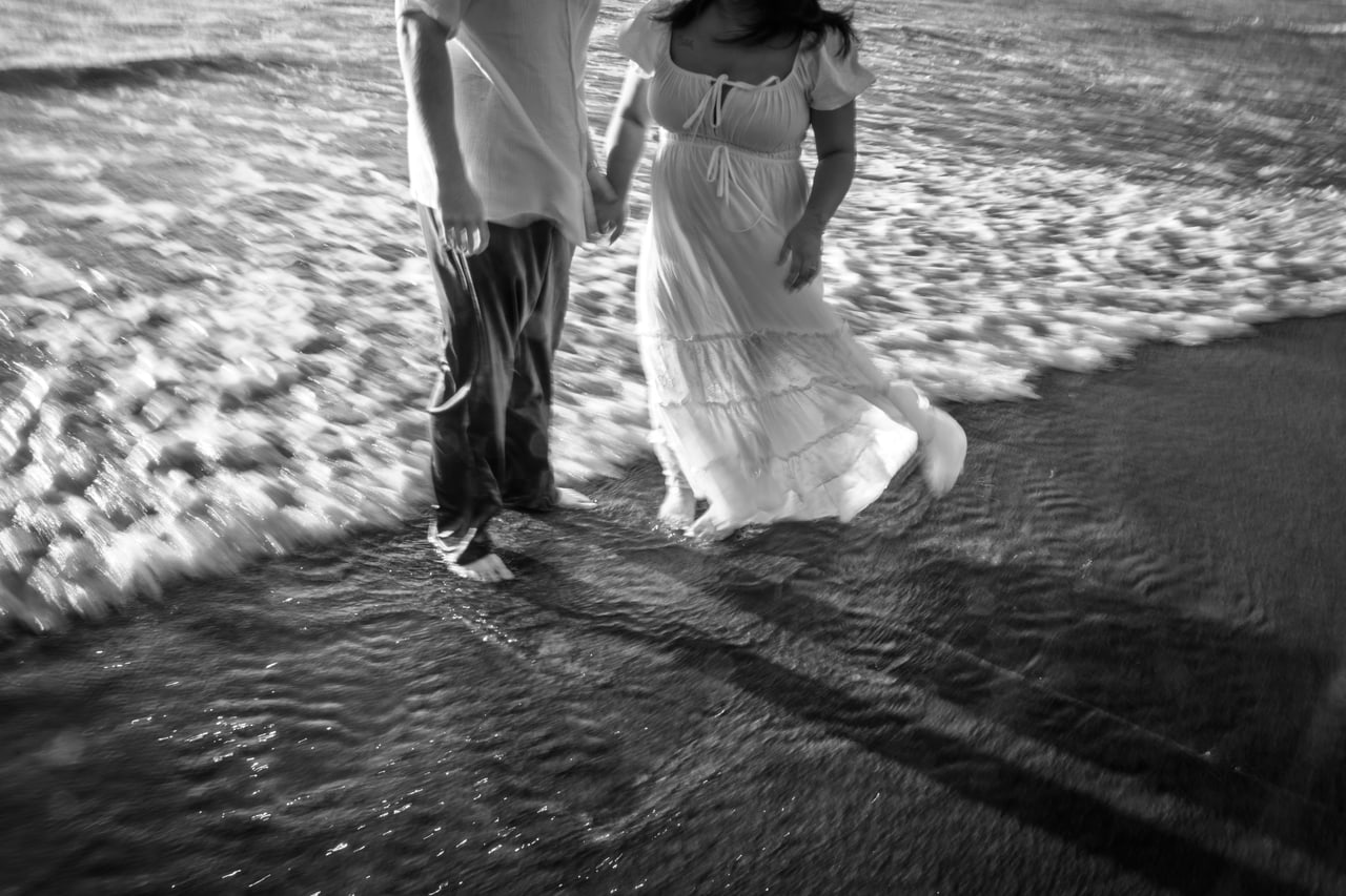 Black-and-white study of a couple at the water’s edge